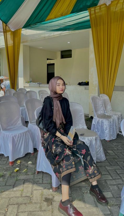 Berkain Outfit, Outfit Kondangan Casual, Kuliah Outfit, Ootd Kebaya, Outfit Muslim, Kondangan Outfit, Outfit Korean Style, Batik Fashion, Casual Hijab Outfit