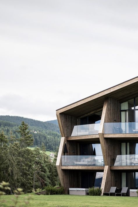 NOA designs timber-clad hotel on an Alpine meadow Landscape Timbers, Treehouse Hotel, Mountain Hotel, Steel Front Door, Italy Architecture, Timber Slats, Wellness Hotel, Past And Future, Hotel Architecture