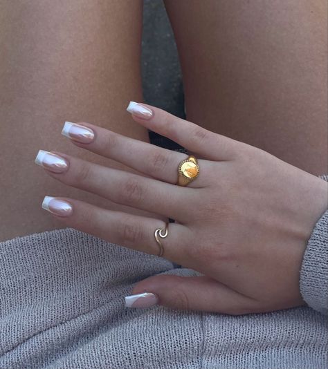 Milky Pink Nails, White Chrome Nails, Kutek Disney, Milky Pink, Prettiest Celebrities, Manikur Kuku, Chrome Nails Designs, French Tip Acrylic Nails, Casual Nails