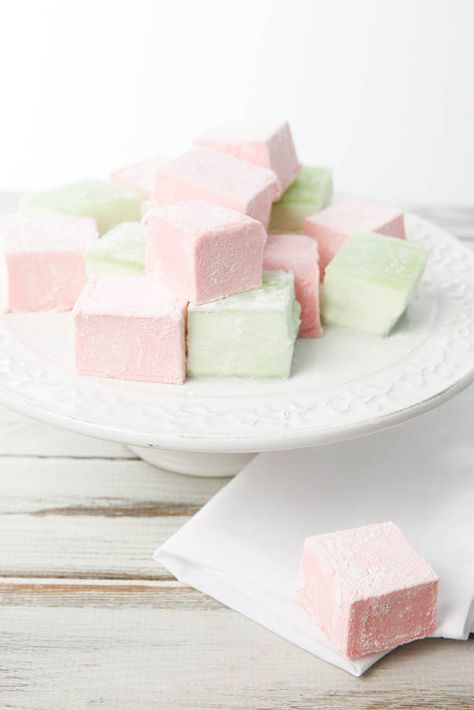 Did you know you can make Marshmallow from Jelly Crystals in only 8 minutes? All the colours and flavours of the rainbow. Thermomix and regular recipe. via @thermokitchen Marshmallow Dessert Recipes, Jelly Crystals, How To Make Jelly, Flavored Marshmallows, How To Make Marshmallows, Chocolate Slice, Homemade Jelly, Fruit Cake Christmas, Chocolate Crunch