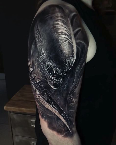 Avp Tattoo, Alien Vs Predator Tattoo, Hr Giger Tattoo, Alien Tattoo Xenomorph, Giger Tattoo, Realistic Alien, Eliot Kohek, Xenomorph Tattoo, Predator Tattoo