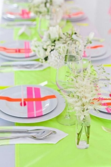 Beautiful neon table settings Neon Decor, Beautiful Table Settings, Neon Wedding, Neon Party, Visual Diary, Design Sponge, Modern Holiday, Neon Colors, Party Inspiration