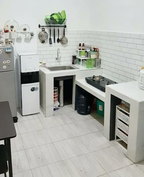 Inspirasi desain dapur minimalis Diy Laundry Room Storage, Tiny Kitchen Design, Elegant Kitchen Design, Desain Pantry, Simple Kitchen Design, Kitchen Layout Plans, House Interior Design Styles, Architect Design House, Laundry Room Diy