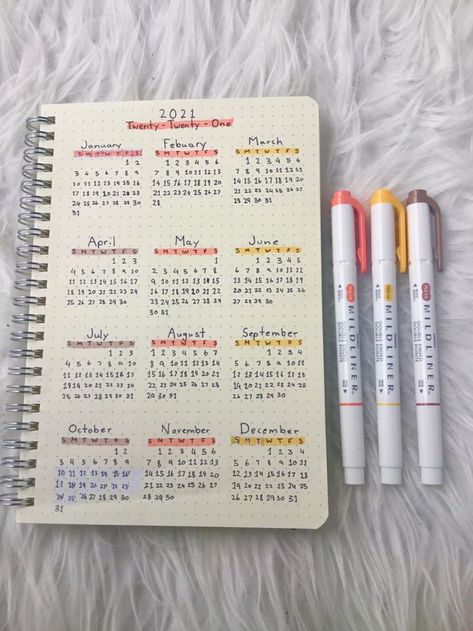 Journal Calender Aesthetic, Calender In Journal, Notebook Calendar Ideas, Aesthetic Calendar Ideas, Calendar Journaling, Organization Bullet Journal, Bullet Journal Ideas Templates, Calendar Journal, Bullet Journal Paper