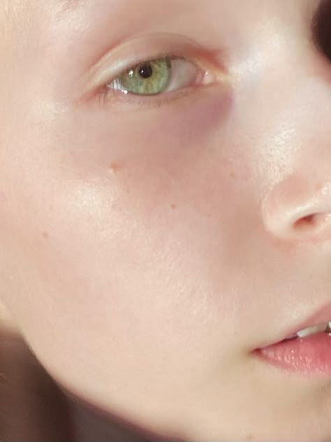 Super Pale Skin, Porcelain White Skin, Poreless Skin, Pale Complexion, Porcelain Skin, Clear Glowing Skin, Pretty Skin Care, Pretty Skin, Makeup Looks Tutorial