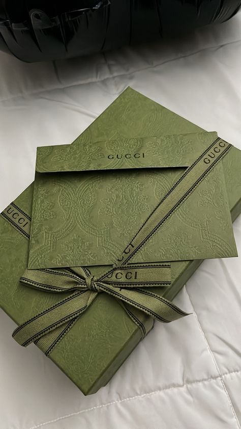 Gucci Color Palette, Gucci Packaging, Packaging Soap, Box Aesthetic, Packaging Illustration, Gucci Box, Luxury Packaging Design, Jewelry Packaging Box, Ipad Tutorials