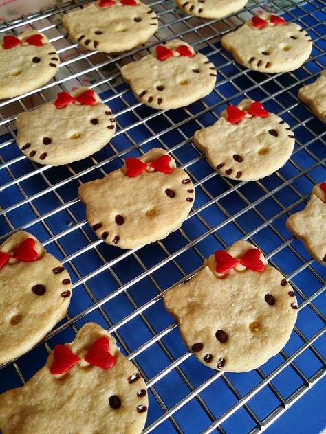 Hello Kitty Cookies Recipe, Hello City, Cookie Shapes, Hello Kitty Cookies, Cat Cookies, Butter Cookies Recipe, Hello Kitty Items, Kawaii Food, Shaped Cookie