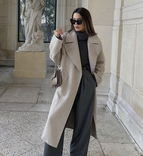 via @wendyswan / minimal / neutral / outfit / style Beige Coat Outfit Classy, Beige Coat Outfit Winter, French Winter Fashion, Beige Coat Outfit, Coat Outfits For Women, Grey Coat Outfit, Winter Fashion Looks, December Outfits, Winter Coat Outfits