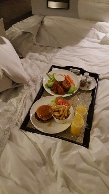 Room service Room Service Dinner, Room Service Aesthetic, Room Service Food, Food Doctor, Stressful Day, Sleepover Food, Hotel Food, Food Goals, Food Snapchat