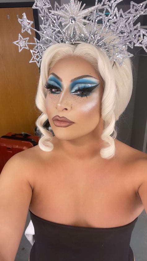 Blue Drag Makeup Looks, Silver Drag Makeup, Blue Drag Makeup, Drag Queen Makeup Looks, Drag Makeup For Women, Drag Eye Makeup, Priscilla Makeup, Jan Sport, Drag Queen Outfits