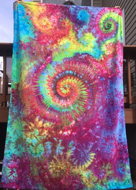 Tie Dye Bedroom, Tie Dye Sheets, Boho Music, Hippie Bedding, Tie Dye Bedding, Tie Dye Tapestry, Hippie Bedroom, Hippy Room, Tie Dye Crafts