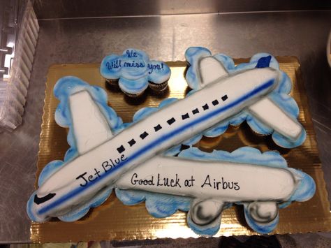 Airplane Cupcakes Ideas, Airplane Cupcake Cake, Airplane Pull Apart Cupcake Cake, Plane Cupcakes, Airplane Shaped Food, Airplane Bottle Cake, Bolo Cupcake, Airplane Cupcakes, Pull Apart Cupcake Cake