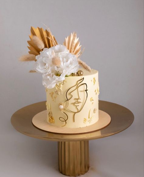 #birthday #cake #sweet #yummy #food #followme #pinterest #brown #mother Brown And Gold Birthday Cake, Brown Cake Ideas, Brown Cake Design, Tan Cake, Brown Birthday Cake, Debut Cake, Golden Birthday Cakes, Debut Theme, Cake Styles