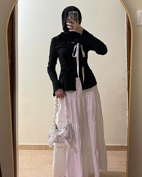 It’s the weekend, let’s act like it :3 #fyp #explore #potd #ootd #viral #asthetic #اكسبلور #عشوائيات #random #hijab #fashion #model #hijabfashion #حجاب #ستايل Hijab Maxi Skirt, Skirt Outfits Hijab, Black Maxi Skirt Outfit, Theatre Outfit, Skirt Aesthetic, Hijabi Outfit, Maxi Skirt Outfits, Hijab Outfits, Black Maxi Skirt