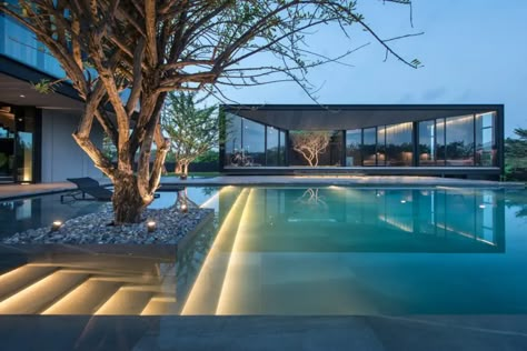 Moderne Pools, Architecture Unique, Pool Lights, Modern Pools, Pool Light, Unique Houses, Unique Architecture, Swimming Pool Designs, Minimalist Architecture