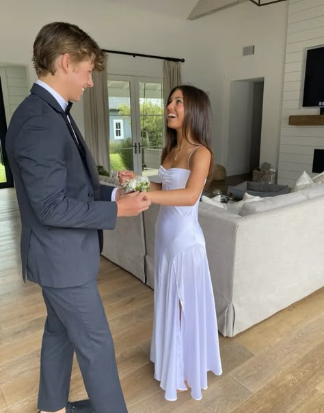 Formal Photo Poses, Formal Picture Poses, Prom Poses With Date, Prom Date Poses, Prom Date Pictures, Formal Poses, Prom Aesthetic, White Prom Dress Long, Formal Photos