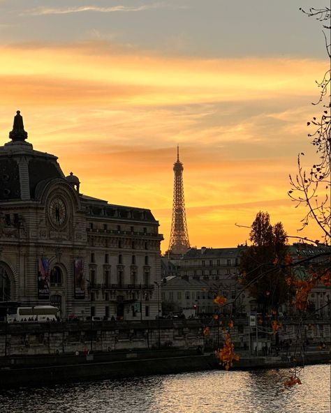 Paris sunrise autumn aesthetic Marinette Aesthetic, Autumn Aesthetic, Big Ben, Paris, Building, Travel