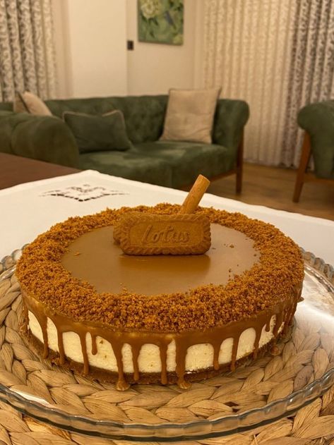 Biscoff Cheesecake Aesthetic, Cheesecake Lotus, Lotus Dessert, Cheesecake Aesthetic, Lotus Biscoff Cheesecake, Peace Of Cake, Lotus Cheesecake, The Soft Life, Lotus Cake