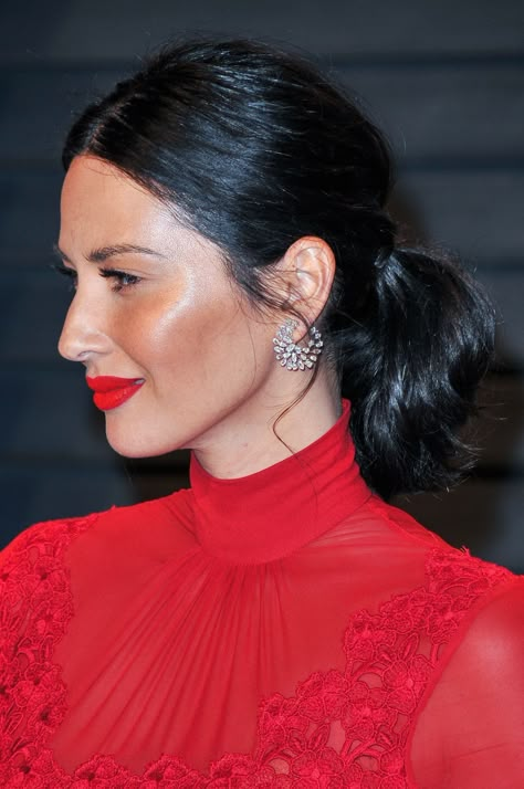 Classy Haircuts For Women, Celebrity Hairstyles Red Carpet, Olivia Munn Style, Graydon Carter, Unique Braids, Contouring Makeup, Red Carpet Hair, 2023 Hair, Olivia Munn