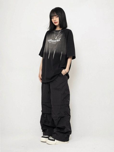 Oversize Black Shirt Outfit, Oversized T Shirt Outfit Women, Black Oversized Tshirt Outfit, Oversized Outfits For Women, Oversized Tshirt Outfit Women, Loose Shirt Outfit, Oversized T Shirt Outfit, Oversized Tshirt Outfit, Oversized Black T Shirt