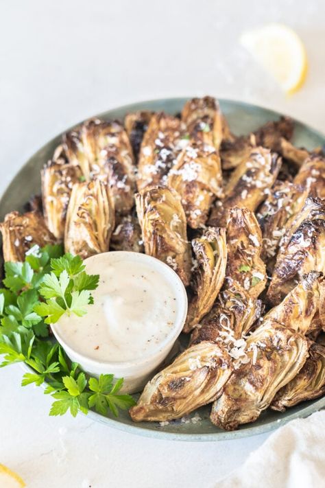 Crispy Artichoke Hearts Recipe Crispy Artichoke Hearts, Easy Caesar Dressing Recipe, Artichoke Hearts Recipe, Artichoke Appetizer, Artichoke Heart Recipes, Homemade Seasoning Salt, Roasted Artichoke, Caesar Salad Recipe, Artichoke Recipes