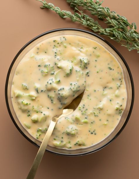 Ready in 15 minutes, this totally tasty Broccoli Cheese Sauce is a must make! It's great over baked potatoes, roasted veggies, chicken, and even as a sauce for mac and cheese! Cheese Sauce For Baked Potatoes, Sauce For Baked Potatoes, Sauce For Mac And Cheese, Over Baked Potatoes, Broccoli Cheese Sauce, Broccoli Cheese Bake, Cheese Sauce For Broccoli, Potatoes Roasted, Squash Vegetable