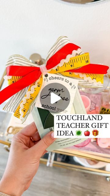 Shelby Parks on Instagram: "Thoughts on Back-to-School teacher gifts? 

Of course back-to-school gifts aren’t expected or necessary but I think a little something to show appreciation for all the work your kid’s teacher put in over the summer (if you’re able to) is a nice gesture

It doesn’t have to be anything crazy - even just a handwritten card is so appreciated!

Here’s a cute little hand sanitizer teacher gift idea you can steal to make things easier!

*Comment SUPPLIES to have the printable gift tag, hot glue pen and everything else I used sent to your inbox

#backtoschool #teachersofinstagram #teachersofig #giftideas #giftidea #teachergifts #teachergift #diy #diygifts" Teacher Hand Sanitizer Gift Tags, Hand Sanitizer Teacher Gift, Hand Sanitizer Gift Ideas, Teacher Gift Card Ideas, Sephora Gift Ideas, Teacher Nails, Hand Sanitizer Gift, Volunteer Appreciation Gifts, Scratch Off Tickets