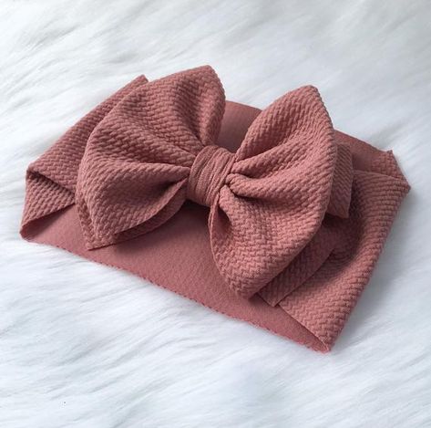 Big Bow Headband Baby, Iphone Wallpaper Bible, Iphone Wallpaper Inspirational, Big Bow Headband, Diy Baby Headbands, Iphone Wallpaper Glitter, Head Wrap Styles, Newborn Bows, Iphone Wallpaper Hipster