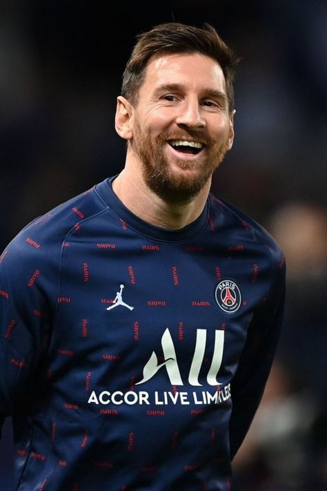 Lionel Messi in PSG's training ground with training kit. He is laughing & enjoy his training. #messi #psg #liomessi Messi Laughing, Team Barcelona, Messi Psg, Barcelona Wallpapers, Lio Messi, Fc Barcelona Wallpapers, Messi Wallpapers, Messi Videos, Football Skills