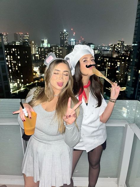 30  Halloween Costume Ideas for Friends in 2024 - Boss Babe Chronicles Ratatouille Costume Duo, Duo Halloween Costumes Ratatouille, Ratatouille Duo Costume, Iconic Duos To Dress Up As, Disney Costumes Duo, Ratatouille Costume Women, Disney Duo Outfits, Duos Costume Ideas, Famous Duos Costumes Best Friends