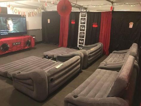 Inflatable pull out couches from Walmart for garage movie night party Outdoor Seating For Movie Night, Pull Out Couches, Diy Movie Night Ideas, Inflatable Sofas, Movie Night Seating, Home Theatre Room Ideas, Diy Backyard Movie, Blow Up Furniture, Backyard Movie Night Party