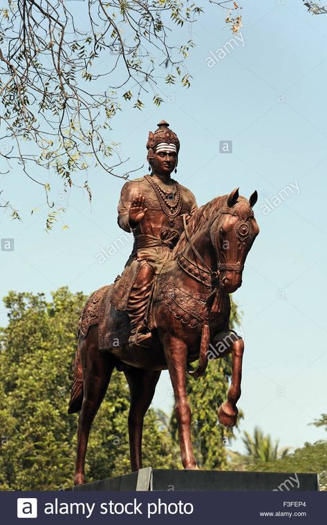 Download this stock image: Jagatjyoti Mahatma Basveshwar Maharaj Statue in Garden Lord Basavanna Images, Statue In Garden, Diwali Photos, Ms Dhoni Wallpapers, Driveway Lighting, India Images, Dhoni Wallpapers, Unit Design, Ms Dhoni