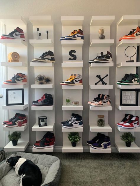 Closet Sneakers Organization, Teen Boy Bedroom Shoe Display, Sneaker Closet Organization, F74 Trend, Shoes Room Ideas, Collection Room Ideas, Shoe Room Ideas, Sneaker Closet Ideas, Sneaker Organization Ideas