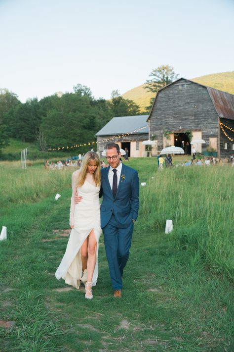 Hayfield Catskills: barn wedding venue in the mountains, upstate New York, for chic, rustic events — H A Y F I E L D Modern Outdoor Wedding, Upstate Wedding, Catskills Wedding, Farm Wedding Venue, Catskill Mountains, Wedding Decor Inspiration, Barn Wedding Venue, Best Wedding Venues, Wedding Mood Board