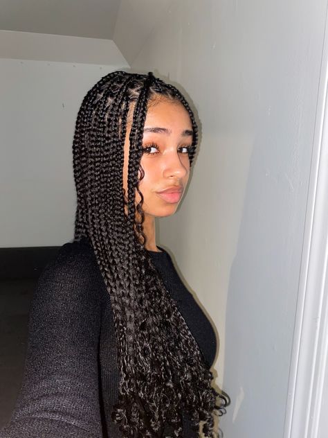 Box Braids With Big Forehead, Box Braids For Mixed Women, Braids Inspiration Black, Braids On Mixed Girls, Braid On Light Skin, Boho Braids Light Skin, Braids Mixed Girl, Braids On Light Skin Women, Braid Inspo Mixed Girl