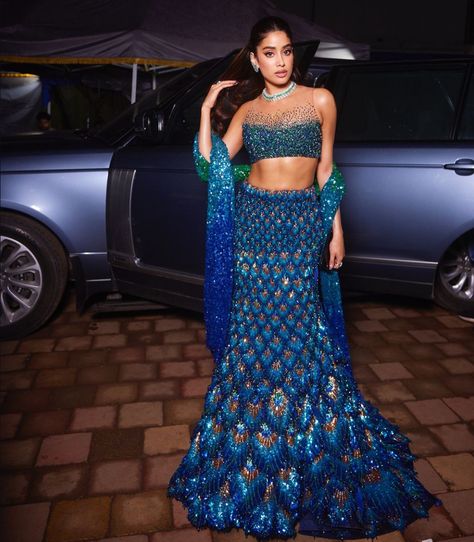 Janvi Kapoor Peacock Lehenga, Jhanvi Kapoor Indian Wear, Jhanvi Kapoor Peacock Lehenga, Teal Lengha, Peacock Dress Design, Jhanvi Kapoor Outfits, Summer Lehenga, Blue Bridal Lehenga, Indian Wedding Reception Outfits