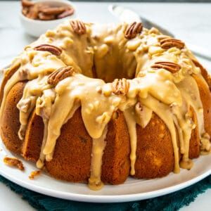 Tasty Southern Comfort Food & Drink Recipes - Spicy Southern Kitchen Praline Bundt Cake Recipe, Praline Bundt Cake, Apple Pecan Cake, Southern Praline, Homemade Pound Cake, Praline Cake, Southern Cake, Cake Bundt, Pecan Praline