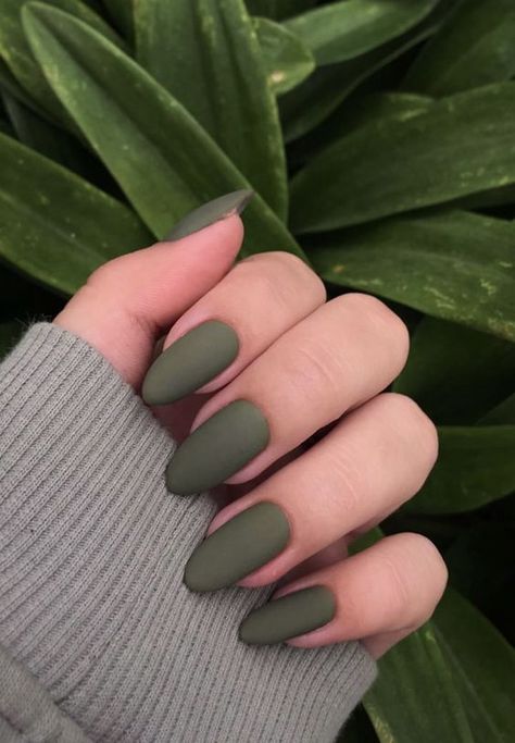 Oval Nail Fall 22 Ideas: Embrace the Latest Nail Trends - women-club.online Matte Almond Nails, Matte Green Nails, Olive Nails, Matte Nail Art, Green Acrylic Nails, Dark Green Nails, Plaid Nails, Green Nail, Almond Acrylic Nails