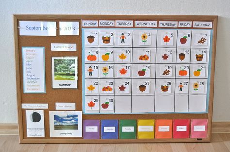 DIY calendar board for preschoolers/kindergarten. DD is obsessed with calendars right now, might be perfect for her. Diy Calendar Board, Curriculum For Toddlers, Montessori Curriculum, Preschool Calendar, Homeschool Calendar, Toddler Curriculum, School Storage, Calendar Board, Classroom Calendar