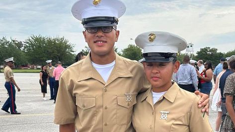 Married Marines graduate from Parris Island boot camp together Marines Boot Camp, Parris Island, Military Working Dogs, Combat Training, Solar Systems, Train Depot, Military News, First Wedding Anniversary, Halloween Door Decorations