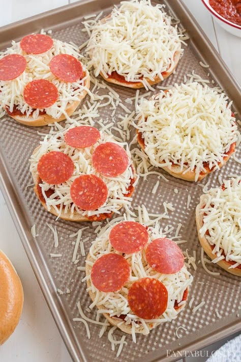 Pizza Bagels Homemade Pizza Bagels In Oven, Diy Pizza Bagels, Mini Pizza Bagels In Oven, Bagel Pizza Oven, How To Make Pizza Bagels, Things To Do With Bagels, Homemade Pizza Bagels, Air Fryer Pizza Bagels, Bagel Dinner Ideas