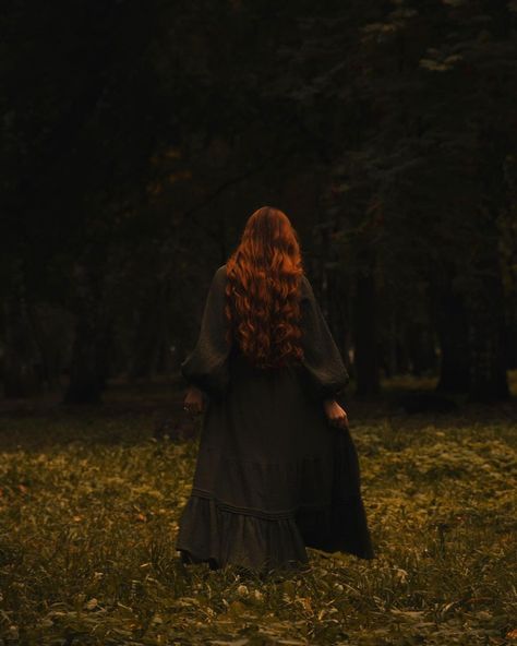 1800 Scottish Fashion, Indian Fantasy Aesthetic, Spooky Photoshoot, Dark Cottagecore Aesthetic, Fall Landscape Photography, Dark Fairytale, Flipagram Instagram, Beauty Makeover, Ginger Girls