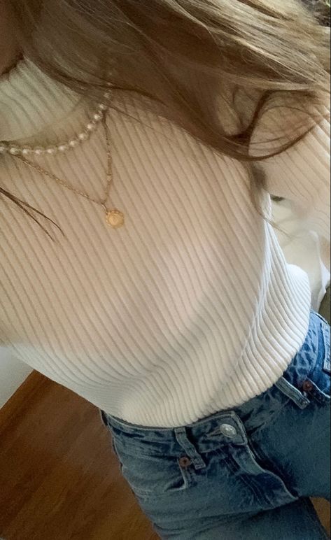 White Turtle Neck Outfit Aesthetic, White Turtle Neck Outfit Ideas, White Polo Neck Outfit, Outfits With White Turtle Neck, White Turtleneck Outfit Aesthetic, Turtle Neck Outfit Aesthetic, Turtleneck Outfit Aesthetic, White Turtle Neck Outfit, Sweater Tank Top Outfit