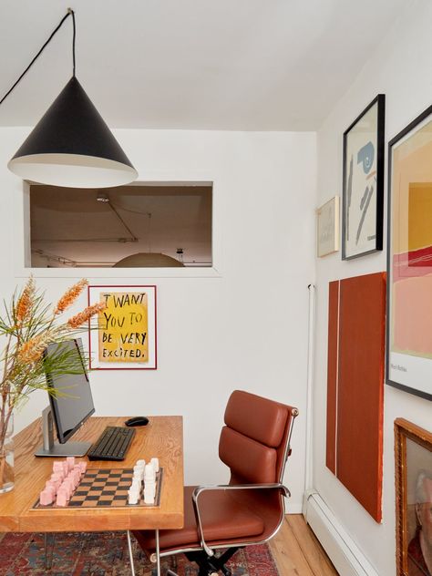 This Physician’s Loft Is a Laboratory for His Interior Design Side Hustle Design Studio Office, Tiny Office, Soho Loft, Scandi Interiors, Tiny Bedroom, Home Office Space, Spacious Living Room, Apartment Inspiration, Hotel Lobby