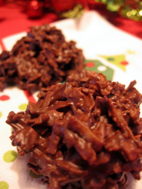 Dark chocolate coconut haystacks - must make these, so much cheaper than going to Angell & Phelps... and I have a bit of an addiction... nom nom nom Chocolate Haystacks Recipe, Haystack Candy, Cranberry Feta Pinwheels, Coconut Haystacks, Feta Pinwheels, Chocolate Haystacks, Haystacks Recipe, Italian Butter, Dark Chocolate Coconut