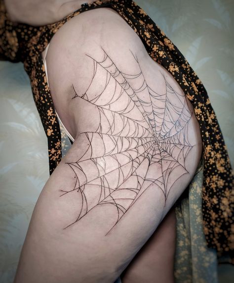 Spiderweb Hip Tattoo, Spiderweb Leg Tattoo, Spider Web Tattoo Thigh, Back Tattoos Goth, Spider Web Hip Tattoo, Spiderweb Back Tattoo, Spider Web Back Tattoo, Leg Tattoos Goth, Spider Tattoo On Leg