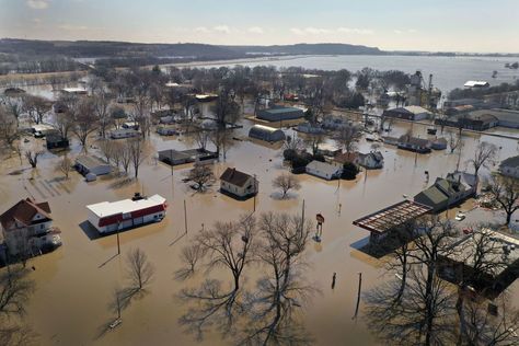 Via @TIME: ‘Unprecedented’ Spring Flood Season to Put 200 Million People in the U.S. at Risk, NOAA Warns Flood Preparedness, Visual Moodboard, Flood Prevention, Nebraska City, Husker Football, Usa People, River Basin, Missouri River, Spring Rain