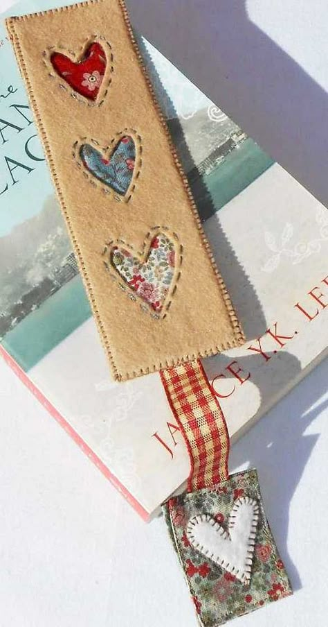 Patched Country Heart Bookmark | For the inner fabric I patc… | Flickr Making Bookmarks, Felt Bookmark, Heart Bookmark, Felt Embroidery, Diy Bookmarks, Book Markers, Wool Projects, Small Sewing Projects, Handmade Book