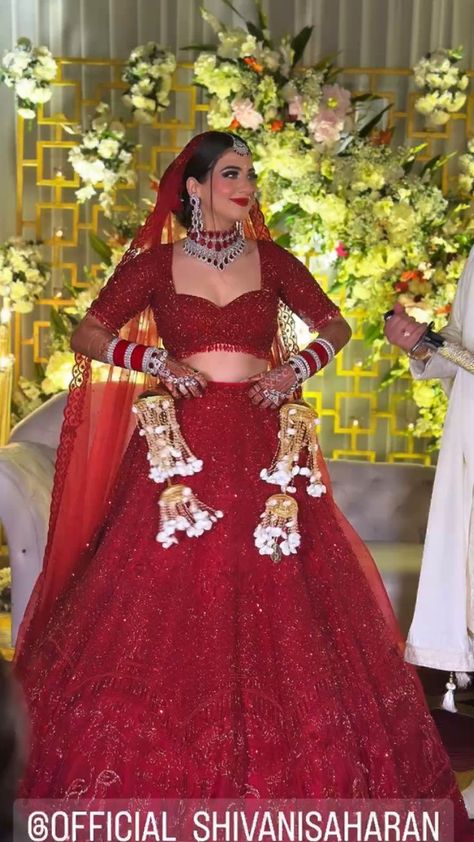 Red Lehnga Dress Indian, Red Lehenga For Bride, Jewellery For Red Lehenga, Indian Bride Red Lehenga, Red Indian Wedding Dress Bridal Lehenga, Sangeet Look Brides, Red Bridal Lehenga Sabyasachi, Sangeet Outfit Bridal Gown, Red Indian Wedding Dress