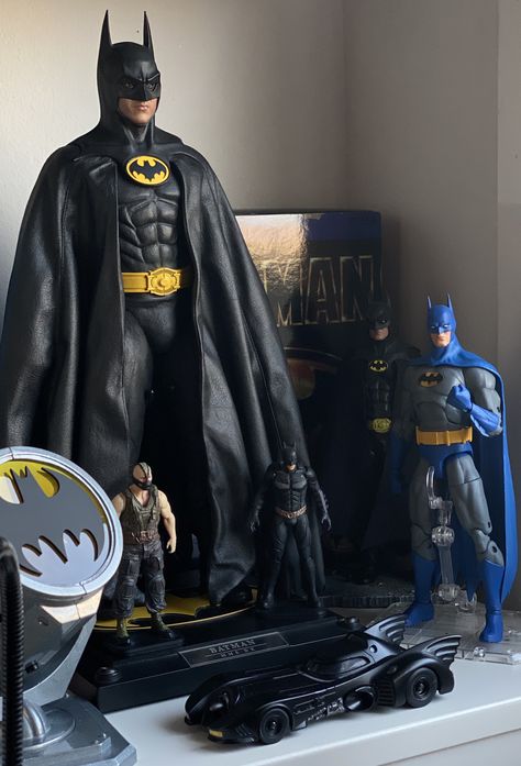 Action Figures Aesthetic, Superman Live Wallpaper, Batman Toys Action Figures, Batman Movie Posters, Batman Concept Art, Batman Room, Batman Comic Cover, Batman Joker Wallpaper, Batman Love